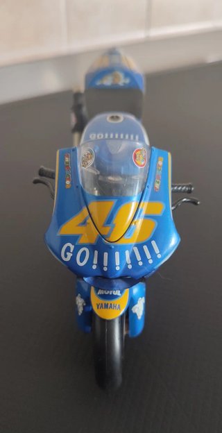 Yamaha YZR-M1 2004 GO!!! 1:12 Valentino Rossi