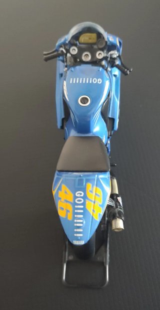 Yamaha YZR-M1 2004 GO!!! 1:12 Valentino Rossi