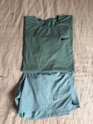 Conjunto Nike running verde y azul