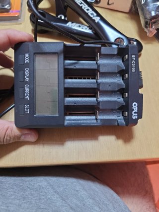 Cargador Opus BT-C3100 Comprobador Baterías