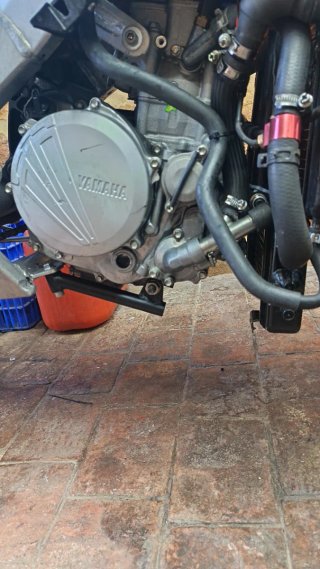 Prototipo moto circuito naranja y negra