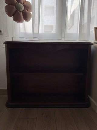 Mueble de madera marrón