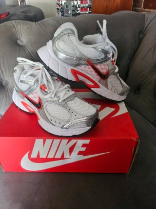 Zapatillas Nike Vomero 5 Plata y Blanco
