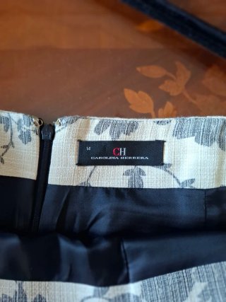 Falda Carolina Herrera floral beige y gris