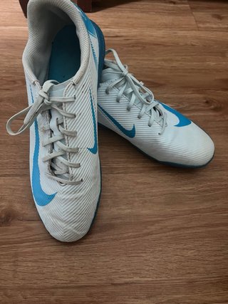 Zapatos de fútbol sala Nike blancos y turquesa