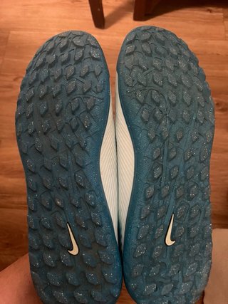 Zapatos de fútbol sala Nike blancos y turquesa