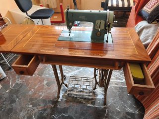 Máquina de coser Alfa Royale