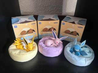 Set 3 figure Sleeping Eevee Jolteon Espeon Glaceon