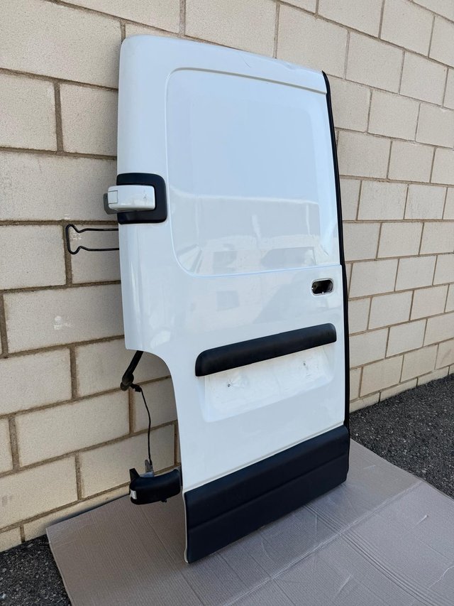 PUERTA TRASERA IZQUIERDA CERRADA RENAULT MASTER 2