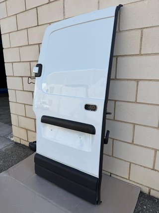 PUERTA TRASERA IZQUIERDA CERRADA RENAULT MASTER 2
