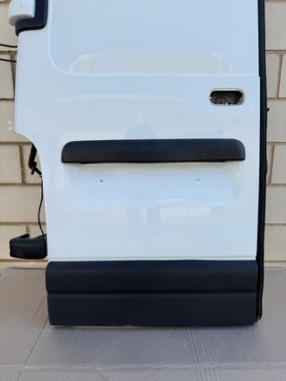 PUERTA TRASERA IZQUIERDA CERRADA RENAULT MASTER 2