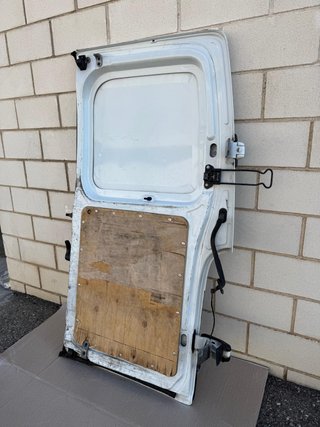 PUERTA TRASERA IZQUIERDA CERRADA RENAULT MASTER 2