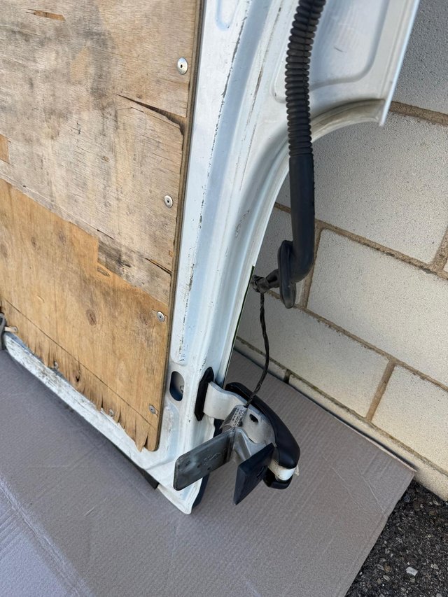 PUERTA TRASERA IZQUIERDA CERRADA RENAULT MASTER 2