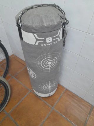 Saco de boxeo DOMYOS gris
