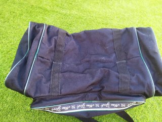 Macuto deportivo negro y verde