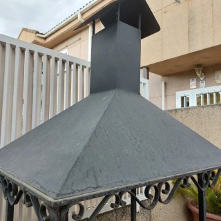 Barbacoa de forja con ruedas
