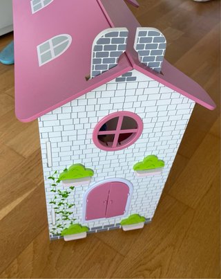 Casa de muñecas de madera rosa