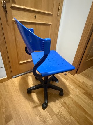 Silla de escritorio giratoria, color azul y negro