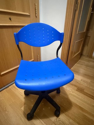 Silla de escritorio giratoria, color azul y negro