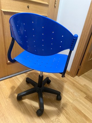 Silla de escritorio giratoria, color azul y negro