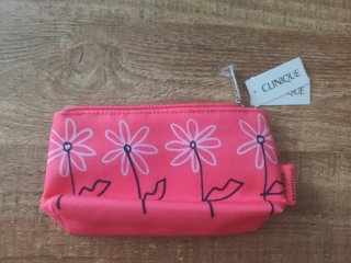Neceser rosa flores Clinique