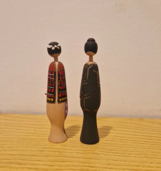 Pareja Kokeshi Samurai-Geisha (años 50) 11 cm