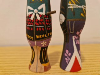Pareja Kokeshi Samurai-Geisha (años 50) 11 cm