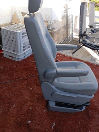 Asiento copiloto VW T5 ajustable solo en personas
