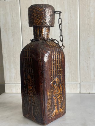 Garrafa Vintage Decantador de couro repujado