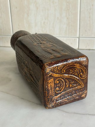 Garrafa Vintage Decantador de couro repujado