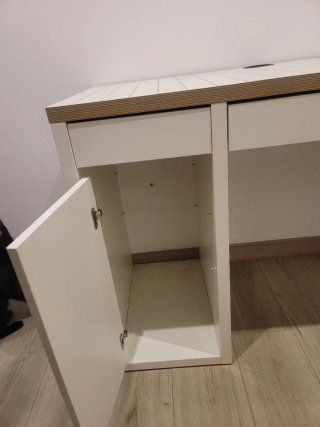 Escritorio blanco con diseño de rejilla Se regala
