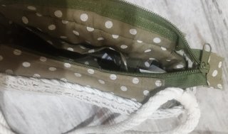 Bolso trenzado de rafia. Zara.