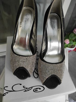 Zapatos Tattisa Negros Brillantes Talla 38