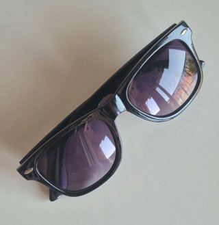 Gafas de sol negras estilo Wayfarer