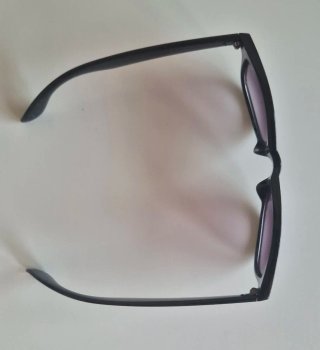 Gafas de sol negras estilo Wayfarer