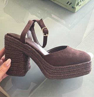 Zapatos de tacón marrón con plataforma