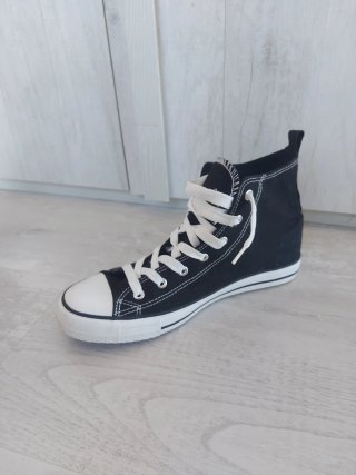 Bambas negras con puntera blanca