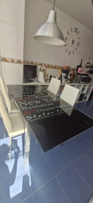 Mesa cocina/comedor extensible con sillas
