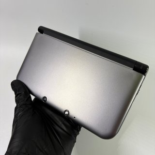 Nintendo 3DS XL grigia con giochi