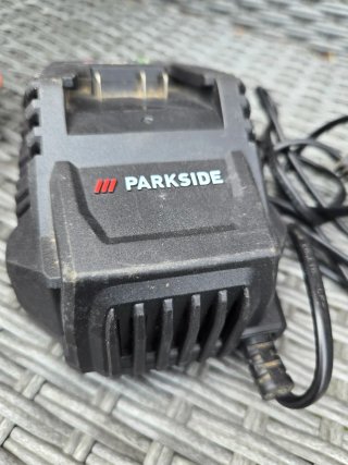 Cargador Parkside X20V TEAM 4.5A