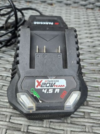 Cargador Parkside X20V TEAM 4.5A