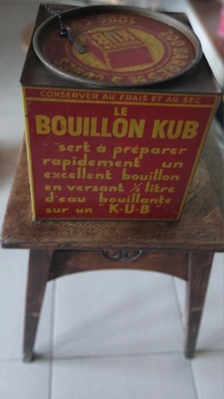 Lata Vintage Bouillon KUB París Metal años 50