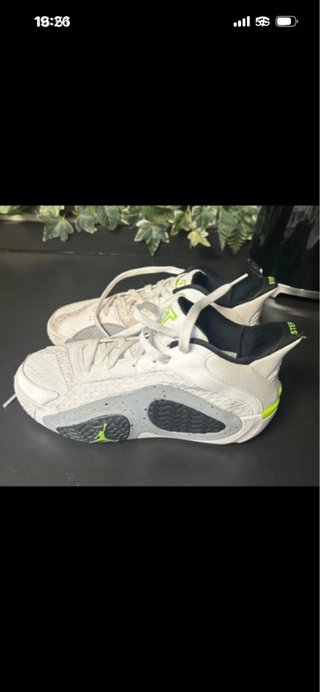 Zapatillas Jordan niño talla 37.5