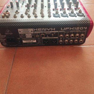 Mesa de mezclas Behringer Xenyx 204