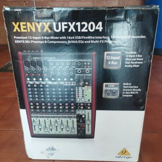 Mesa de mezclas Behringer Xenyx 204