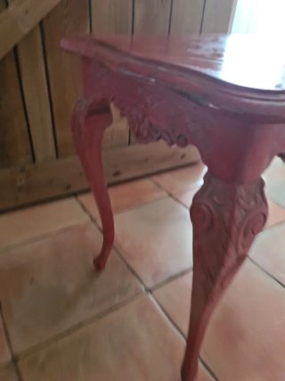 Mesa auxiliar antigua de madera