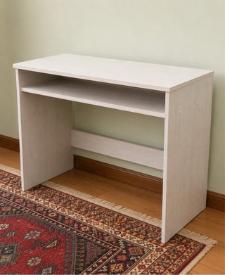 Escritorio de madera beige y blanco