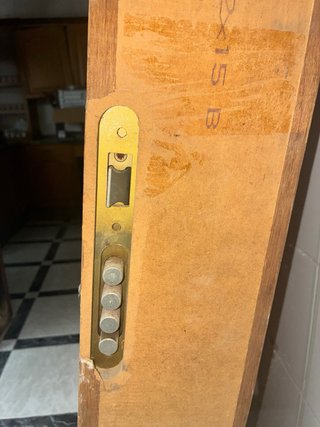 Puerta de madera para casa o bar
