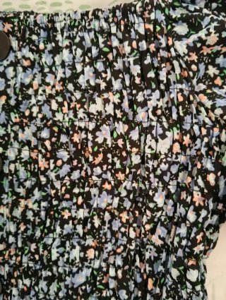 Blusa con botones y estampado floral da poca talla