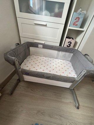 Cuna colecho Chicco gris